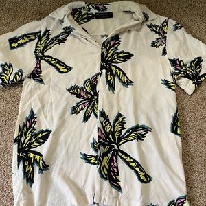 Men’s size small short sleeve button up